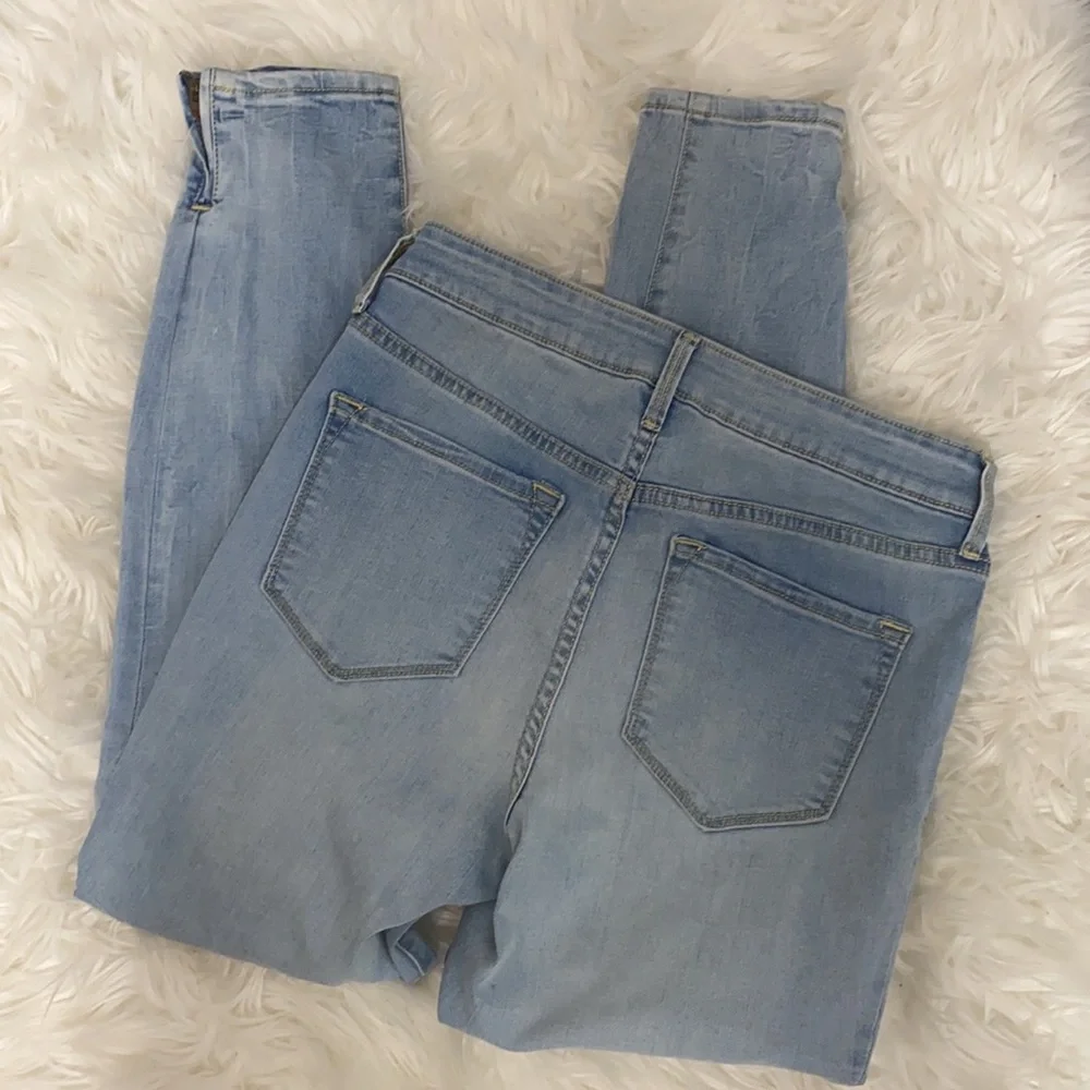 OLD NAVY ROCKSTAR MID-RISE DISTRESSED JEANS - Picture 8 of 8